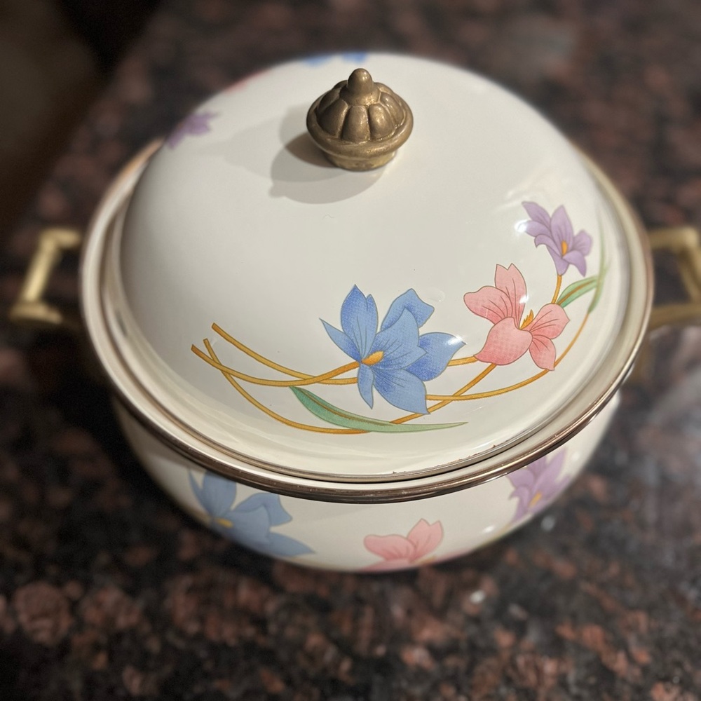 Enamelware Floral 10 inch pot w/lid 3 Quart Brass Handles